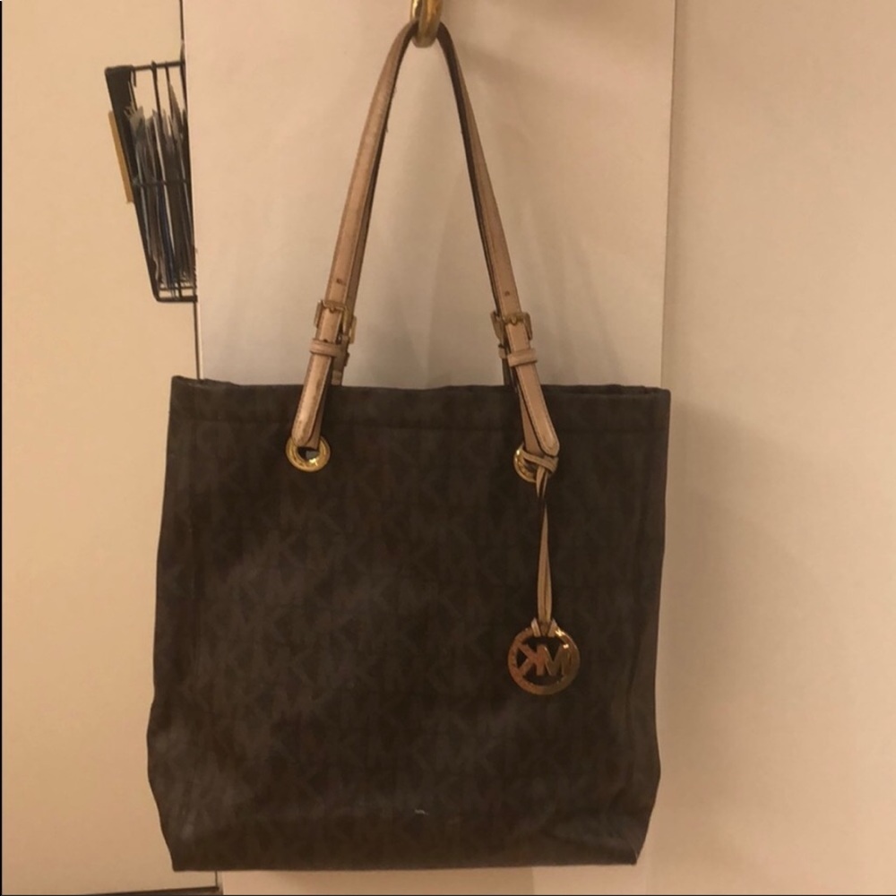 HUGE DISCOUNT: Michael Kors medium-large bag